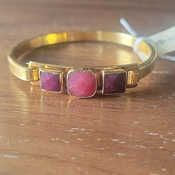 NWT Janna Conner Pink Agate Ruby 18kt Gold Bracelet Good Luck Cuff Bangle Dainty - Picture 1 of 12